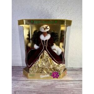 Mattel Happy Holidays Barbie 1996 Special Edition Burgundy Gold Doll 15647 NEW